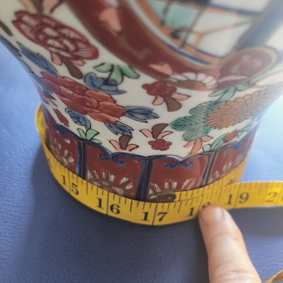 Imari Urn Finely Detailed Florals outlined in Gold with Rich Reds,Yellow & Green - Picture 3 of 9